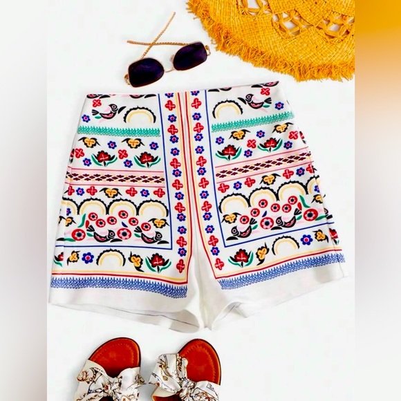 NWT Floral Print Wide Leg Shorts - Picture 2 of 3